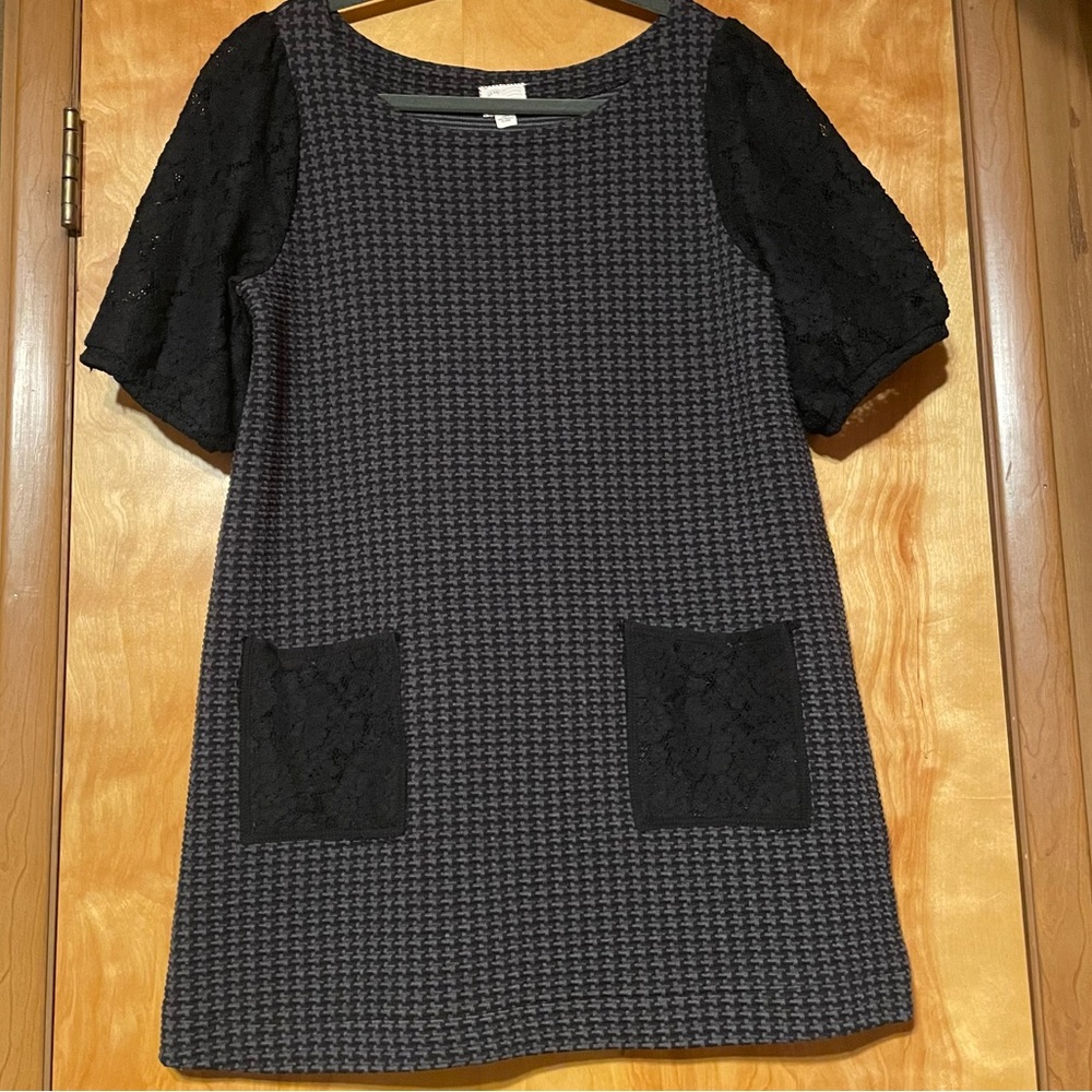 NWOT Sweater Dress Tunic With Lace Pockets and Sleeves M